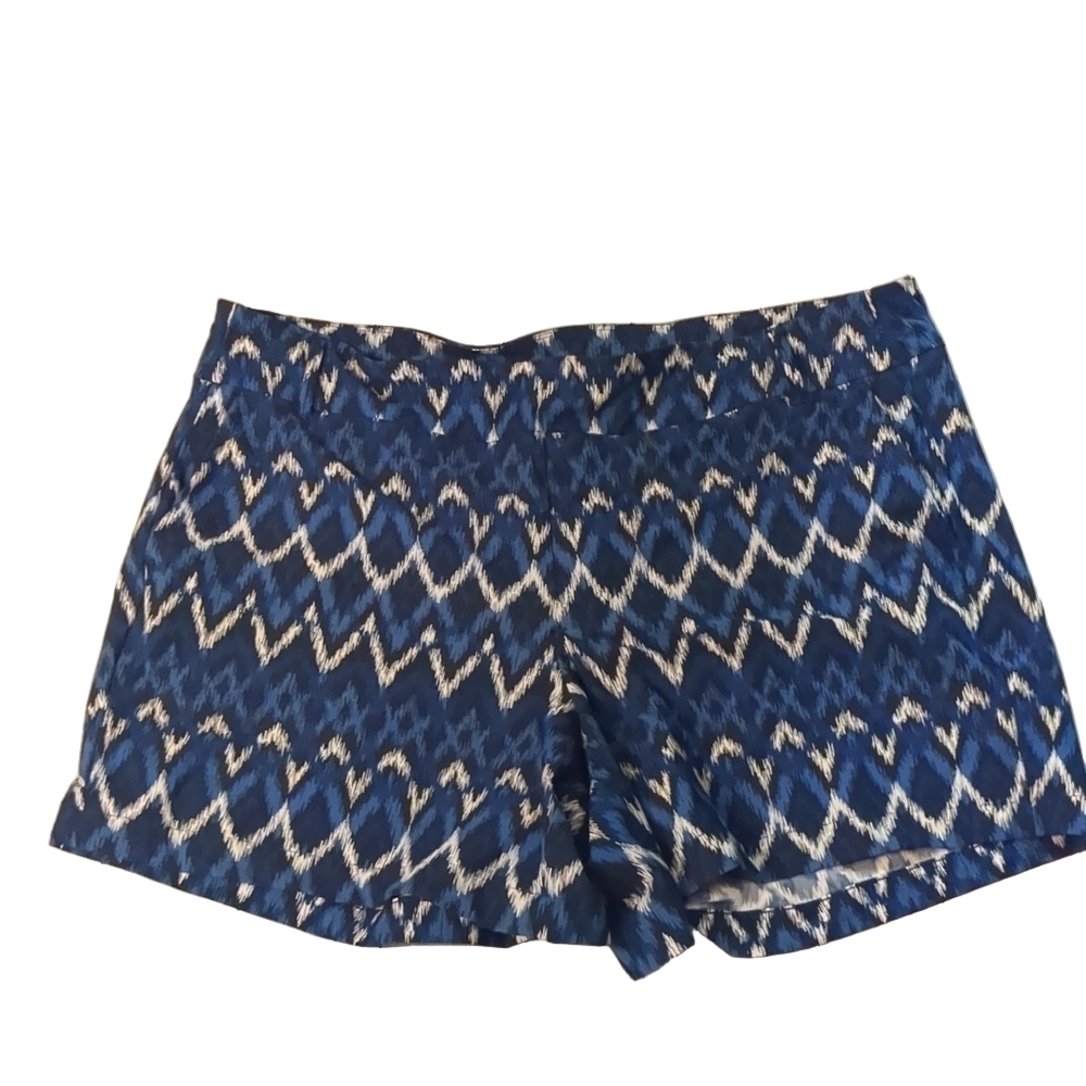 Spanx pull on shorts has belt loops size 2X